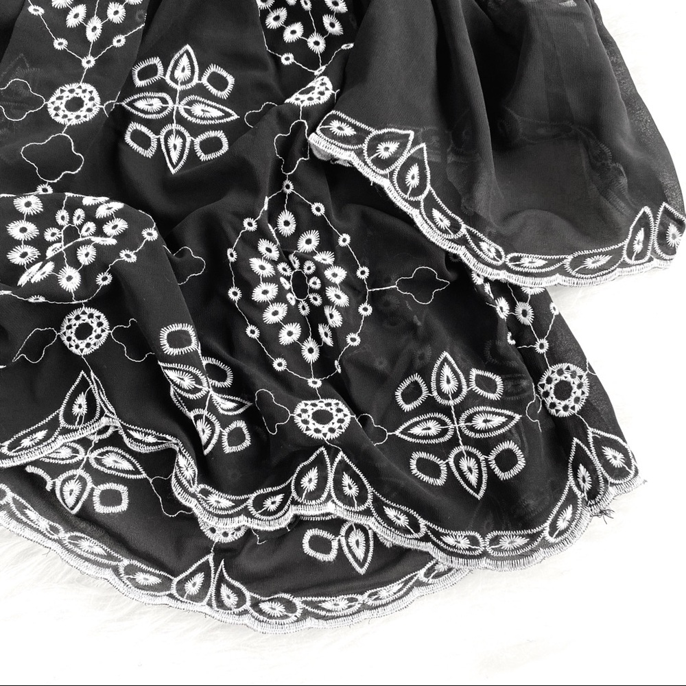 Romeo & Juliet Couture | eyelet embroidered dress - Picture 5 of 8